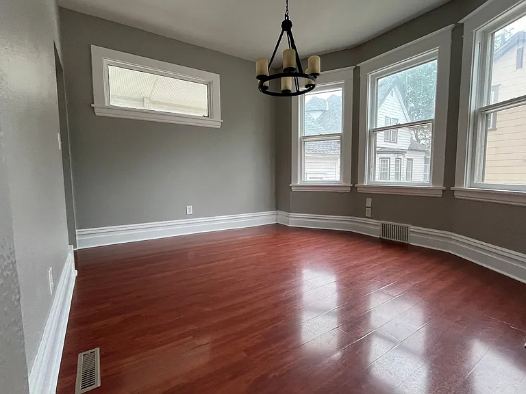 444 Clinton Ave — Photo 7