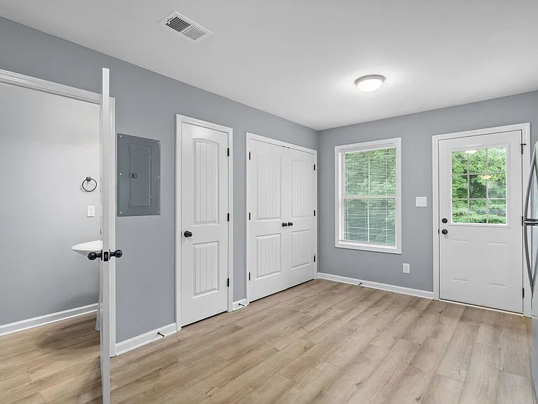288 Smithson Ln — Photo 12