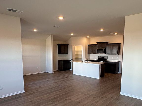 5th image of 421 Dry Creek Ln