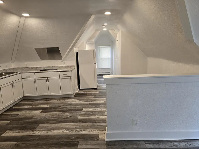 1564 E 82nd St #3 — Photo 8