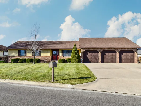 1801 Cardinal Ct, Pontiac, IL 61764