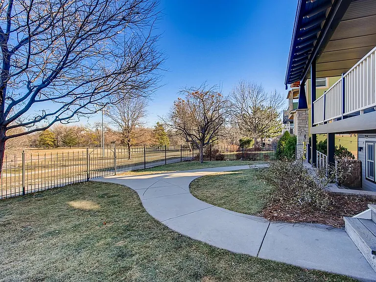 415 Mason Ct #5B — Photo 23