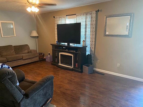 3rd image of 2685 Ward Dr