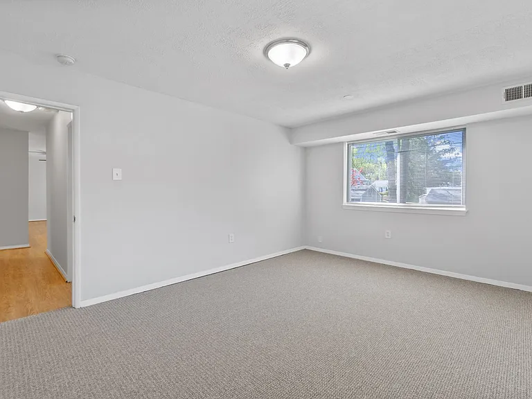 208 Victor Pkwy #A — Photo 11