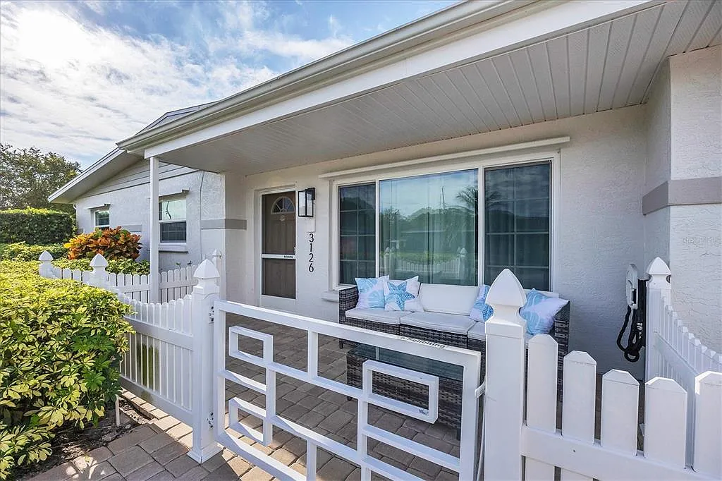 3 bed, 2.0 bath, 1158 sqft, $7,000 — Photo 1