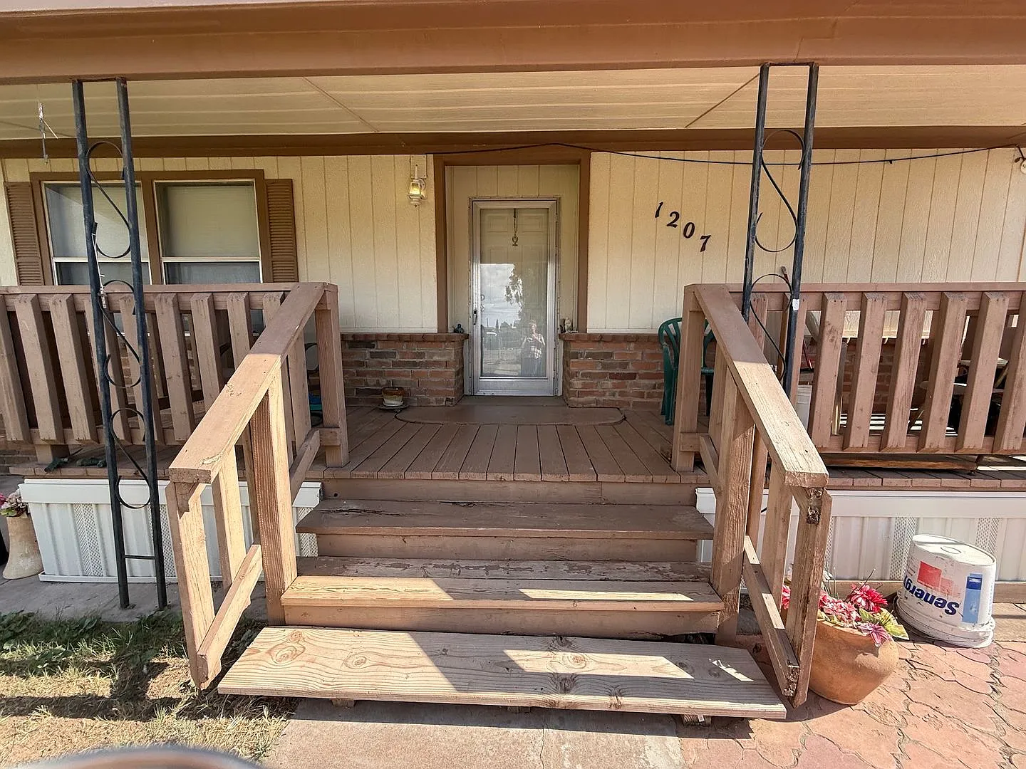 1207 Wright Ave — Photo 3