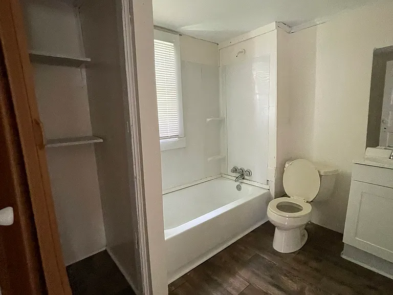 319 Washington St — Photo 8