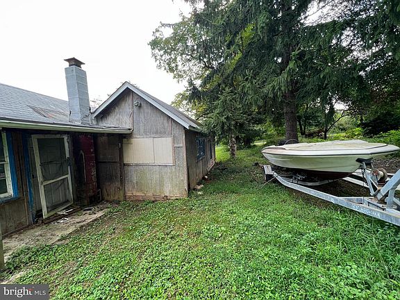 4th image of 1520 Maple Ave