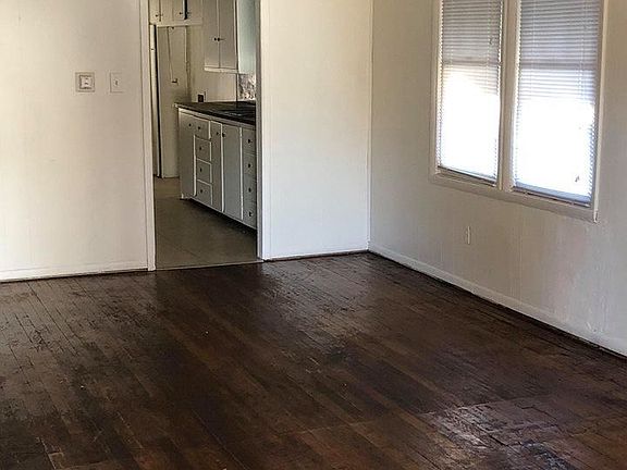 4th image of 715 E Pine Ave