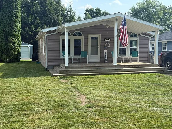 11841 Iroquois Rd, Conneaut Lake, PA 16316