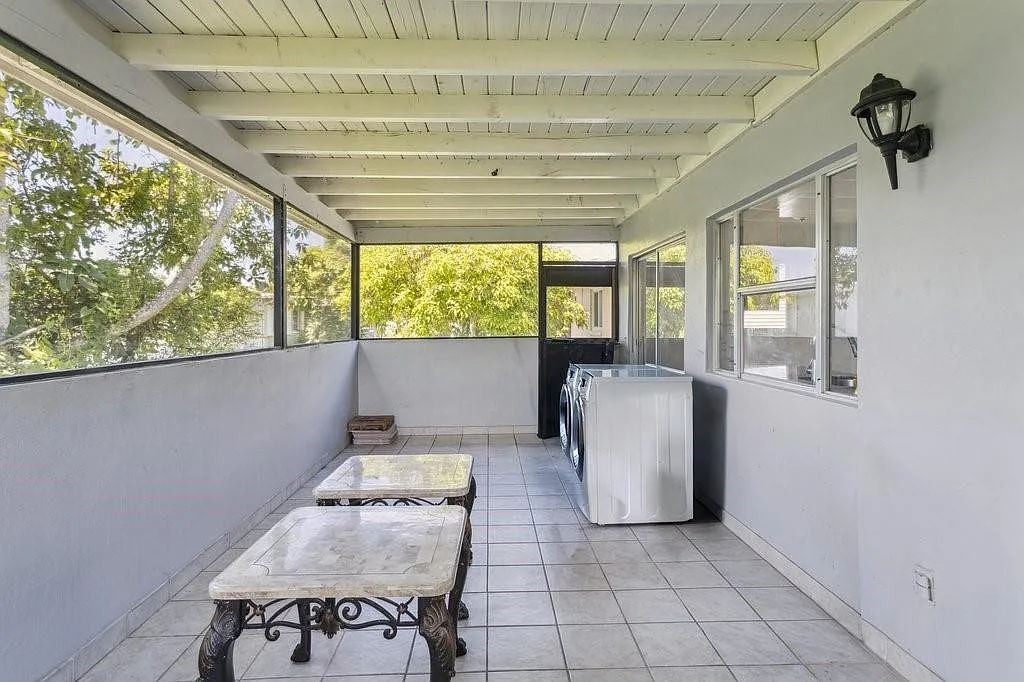 2 bed, 2.0 bath, 1001 sqft, $2,600 — Photo 4