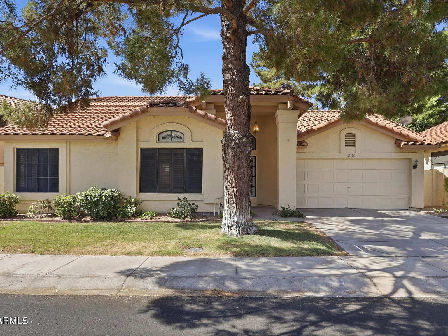 3 bed, 2.0 bath, 1592 sqft, $2,600 — Photo 1