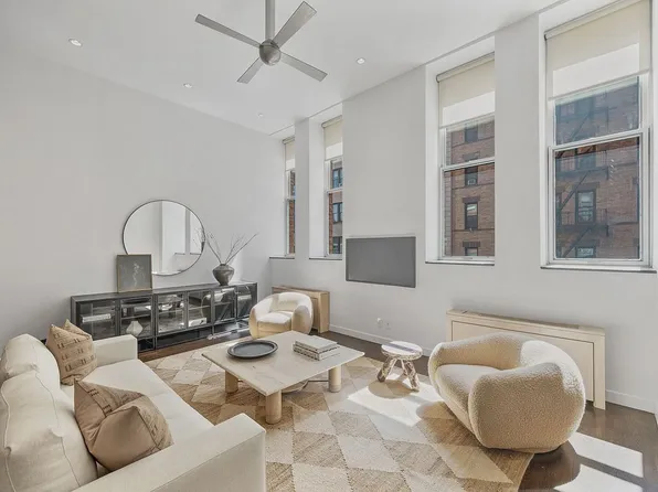 125 E 12th St APT 2A, New York, NY 10003