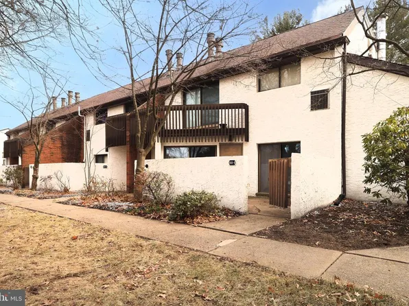 810 Stratford Dr APT 8, State College, PA 16801