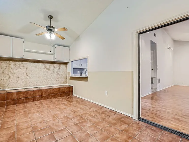 6422 Honey Hl — Photo 16