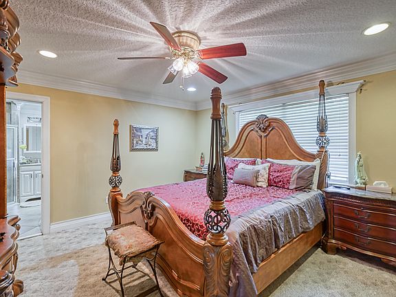 2nd image of 2970 Scott Cir E