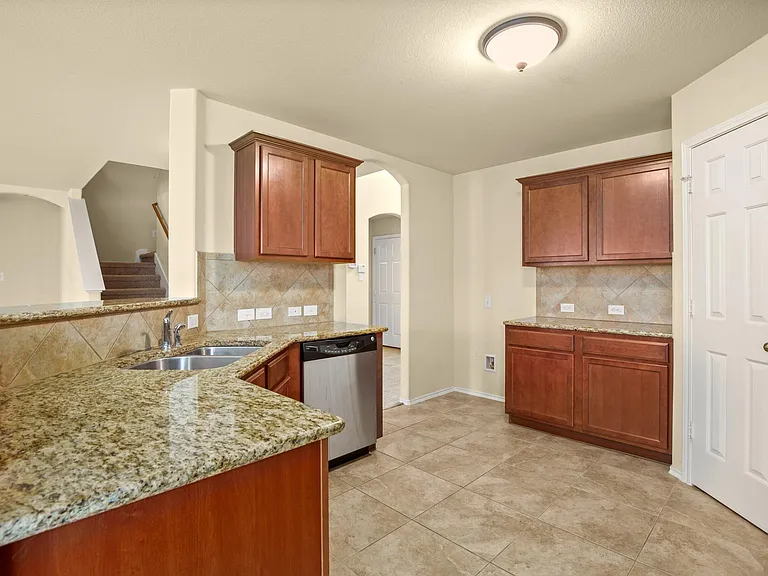 18716 Derby Hill Ln — Photo 12