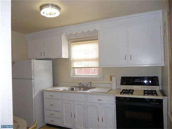 4th image of 610 W Gardner Ave