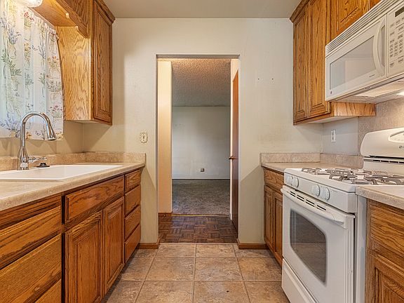 5th image of 204 Brian Ct