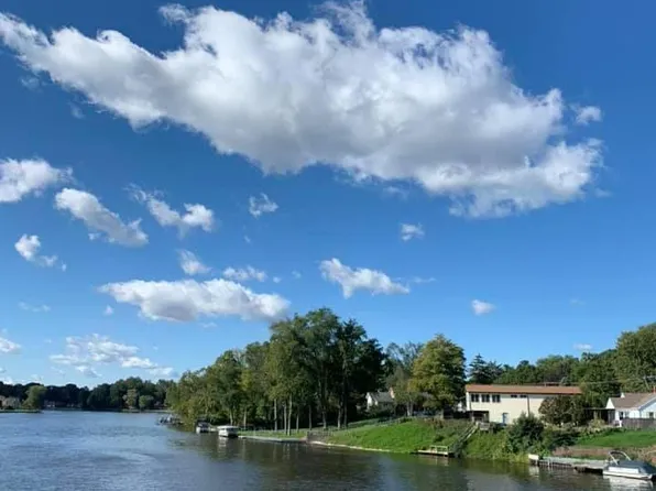 22090 County Road 10, Elkhart, IN 46514