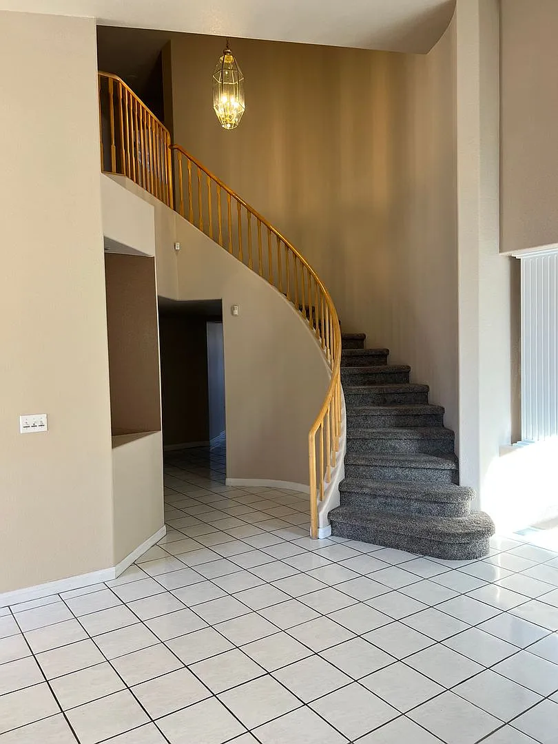Discover Your Dream Home in Summerlin! — Photo 4