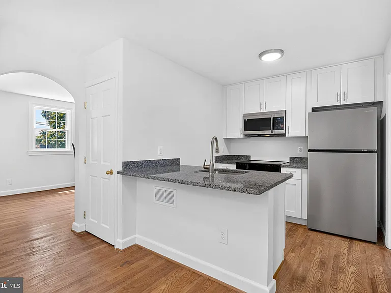 1607 W Braddock Rd — Photo 6