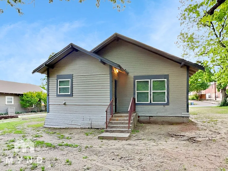 114 S Lamar St — Photo 18