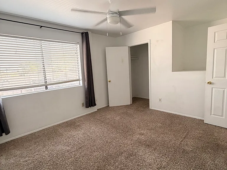 820 W 14th St — Photo 3
