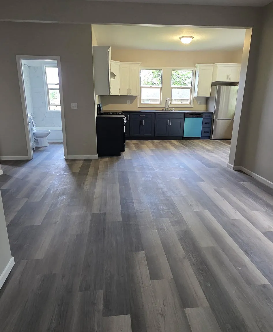 2530 Northwestern Ave — Photo 3