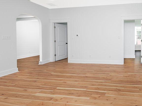 5th image of 141 Lafayette Ave