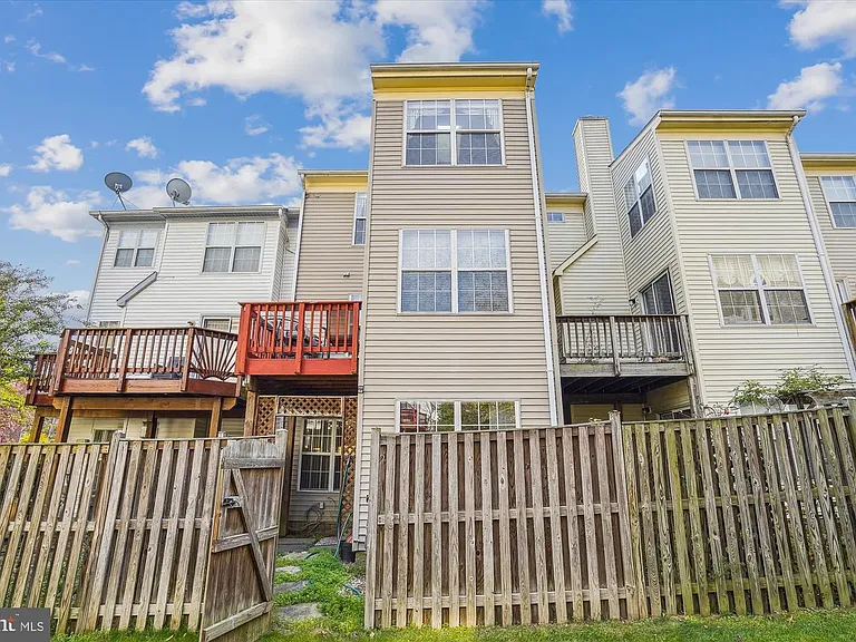 2409 Simpkins Farm Dr — Photo 6