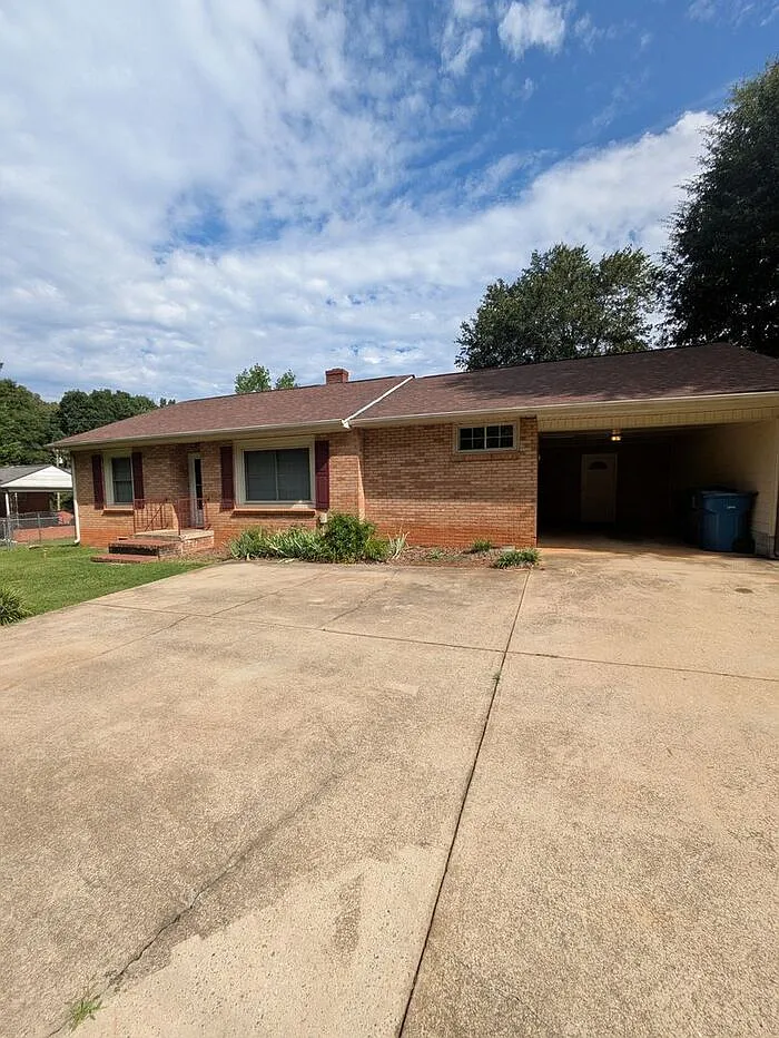 3 bed, 2.0 bath, 1400 sqft, $1,725 — Photo 1