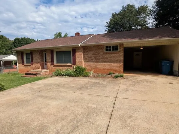 1417 17th Ave NE, Hickory, NC 28601