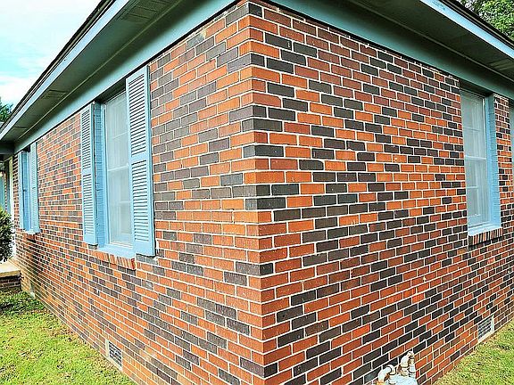 3rd image of 205 Meadow Dr