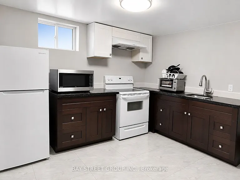 33 Dalton Rd #MAIN AND LOWER — Photo 2