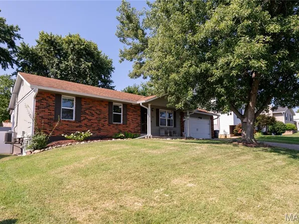 137 Universal Dr, Saint Peters, MO 63376