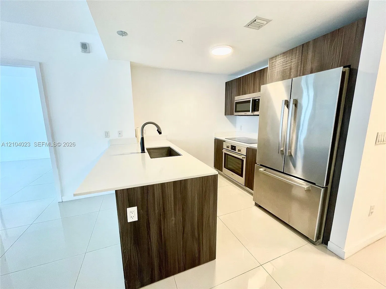 Aria On The Bay Condo — Photo 4