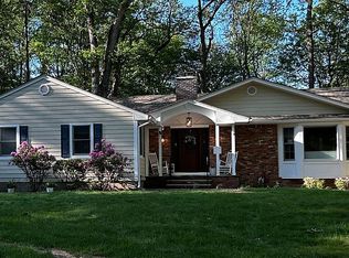28 Cambridge Dr, Allendale, NJ 07401