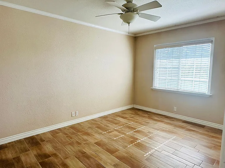 24458 University Ave — Photo 17