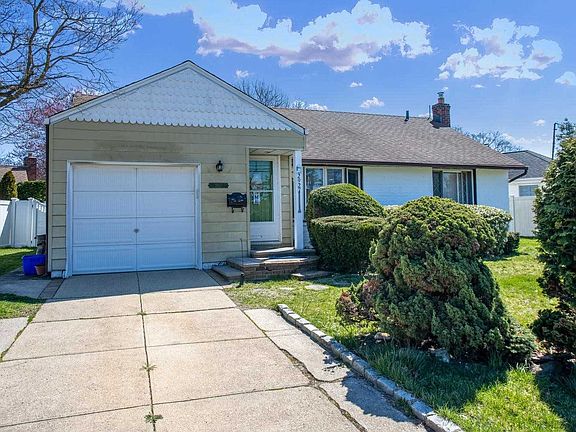 4th image of 2927 Derby Dr W