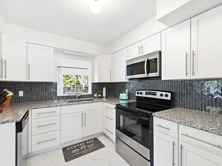 1147 Shady Rest Ln — Photo 1