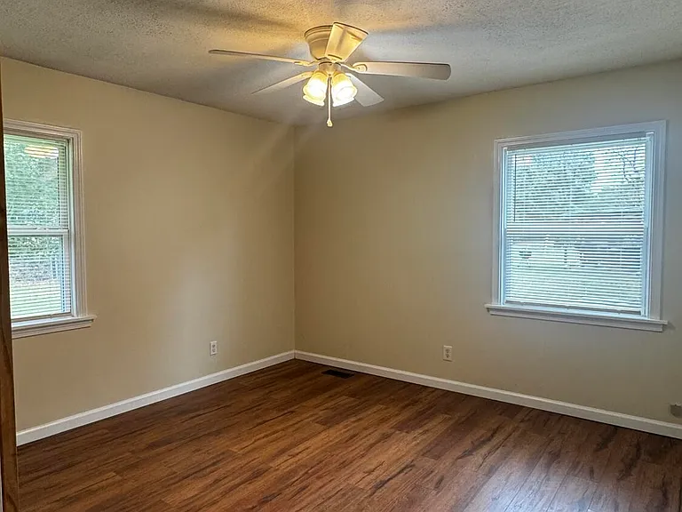 112 Shamrock Dr — Photo 10