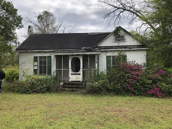 109 Walnut St, Montezuma, GA 31063