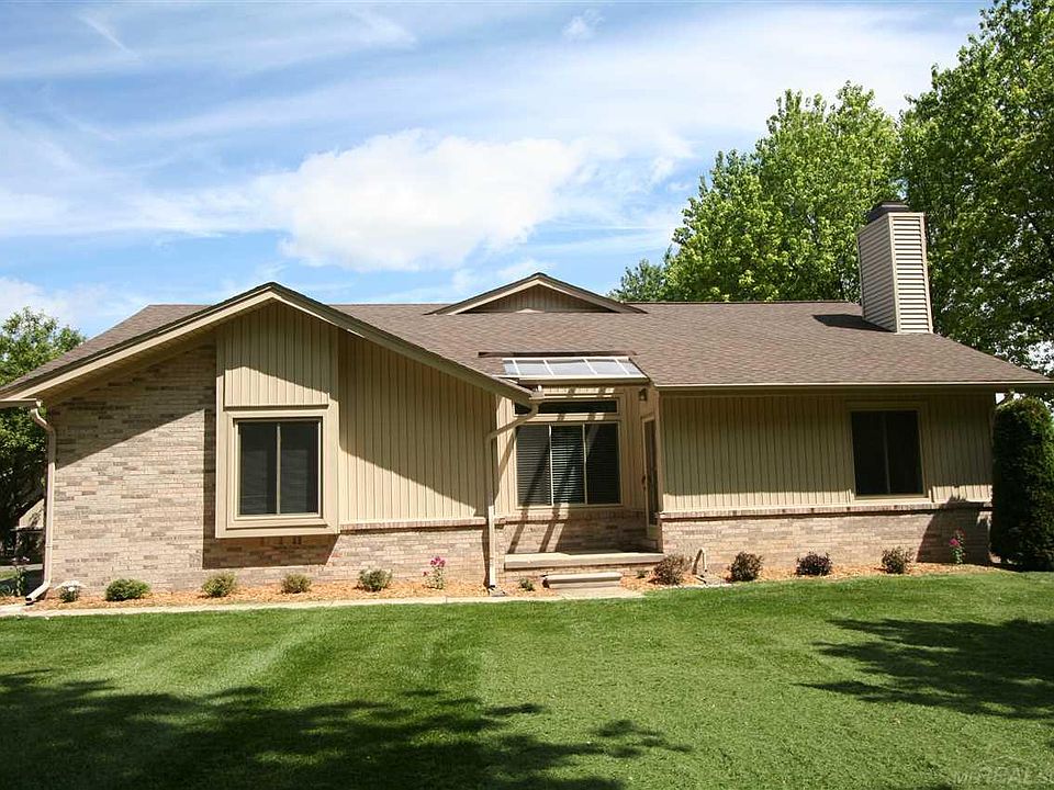 1st image of 1929 Country Ln Building 2