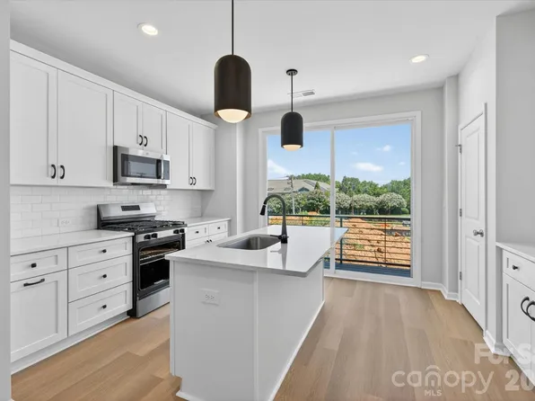 1353 Walter Taylor Way #Eqx1979, Charlotte, NC 28206