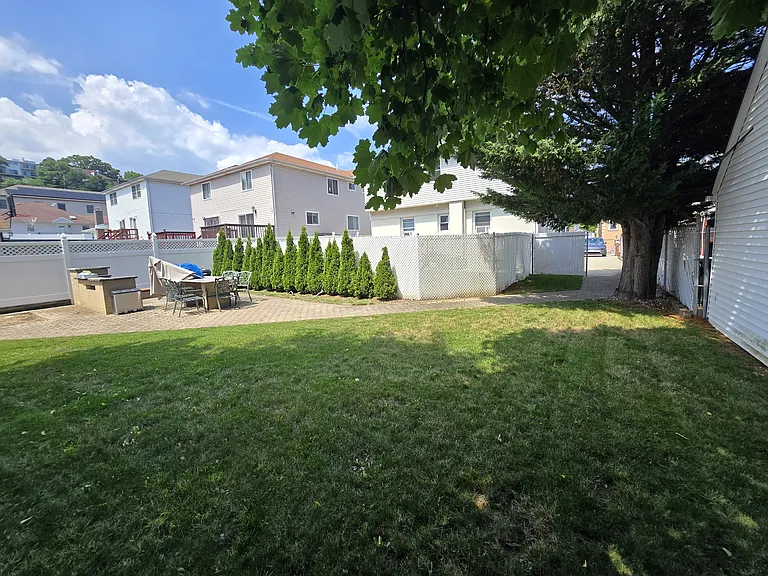 46 Adams Ave #2 — Photo 27