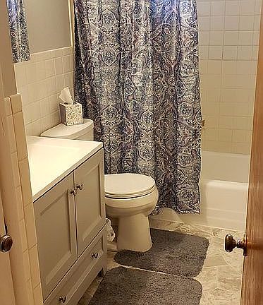Full common bath.