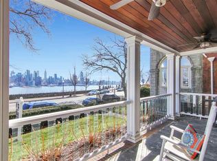 827 Boulevard E, Weehawken, NJ 07086