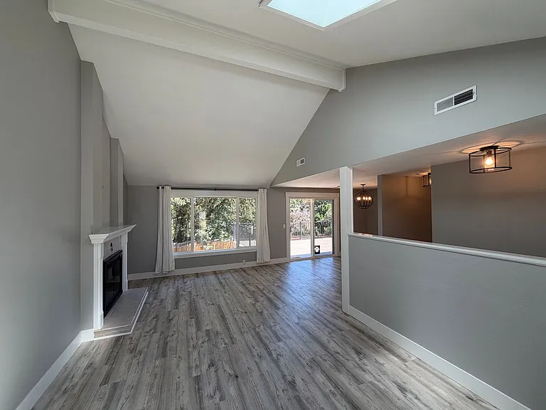 3823 Wilshire Ln — Photo 4