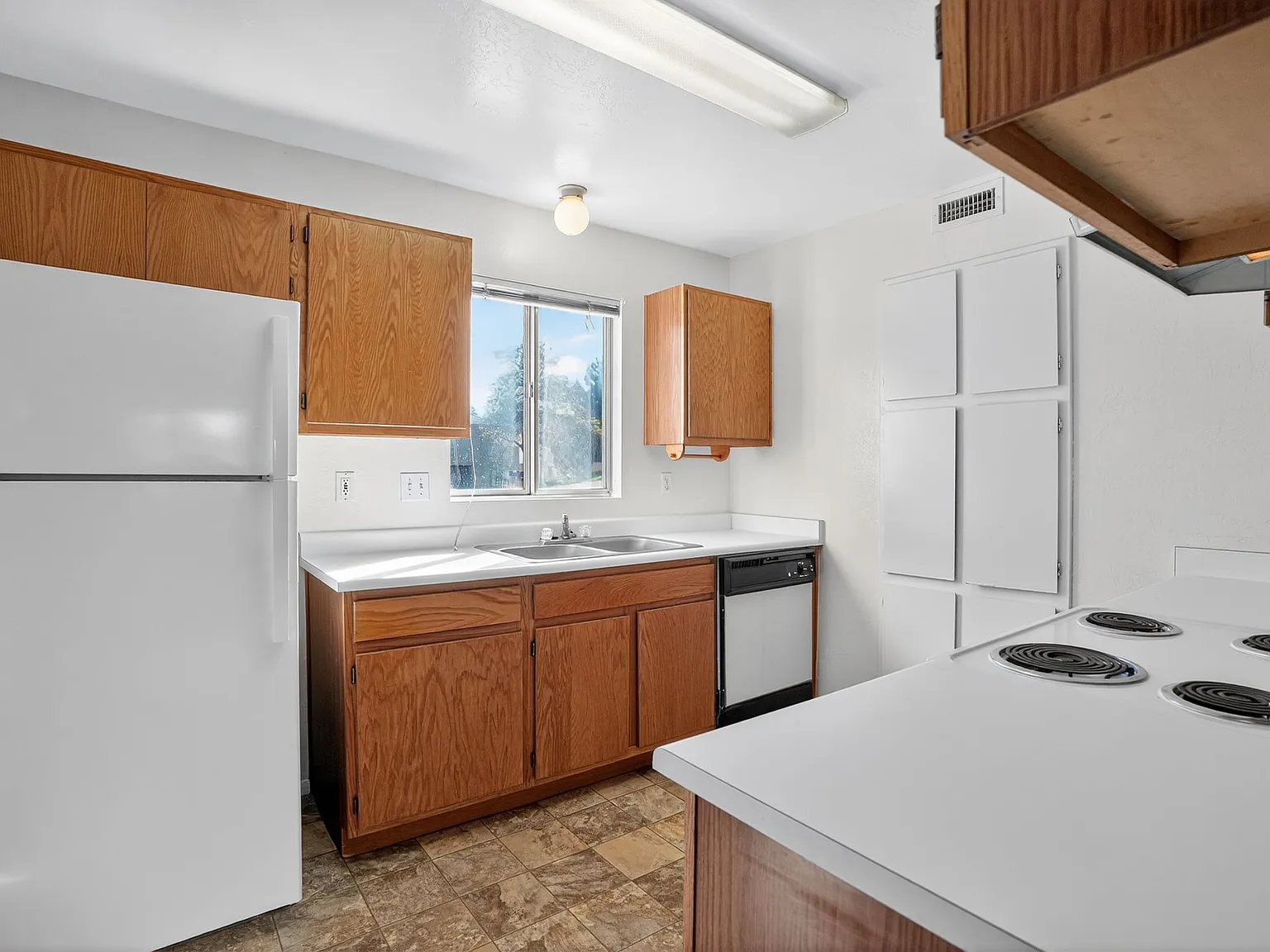 2 bed, 865 sqft, $1,290 — Photo 3